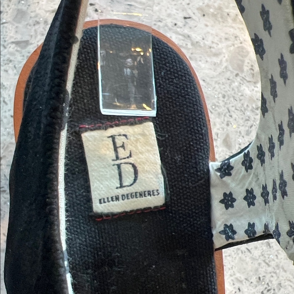 Ellen Degeneres Black Leather and White Wedge Sandals 7 - Picture 2 of 11